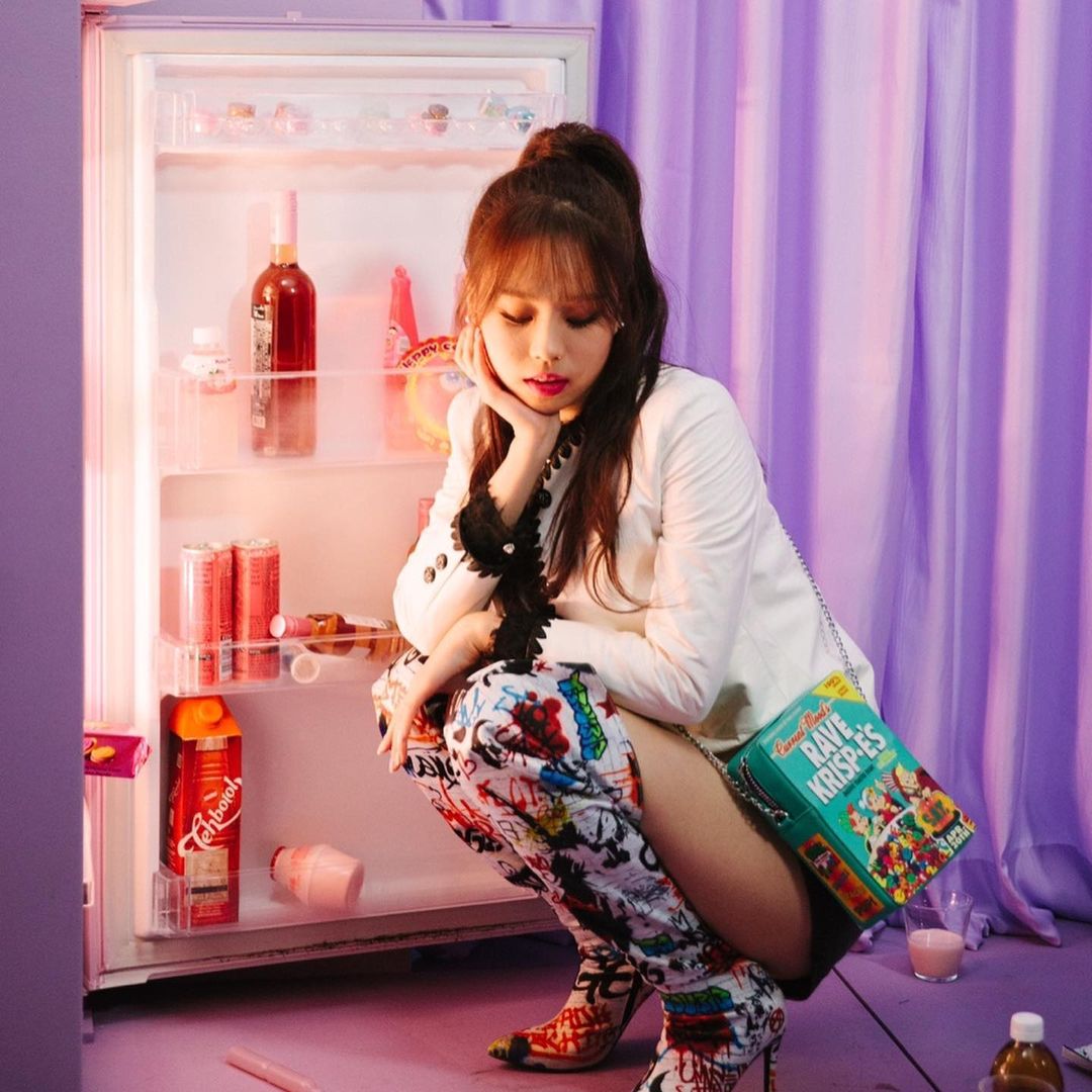 Rookie YOUHA unveils'Abittipsy' teasing poster and image