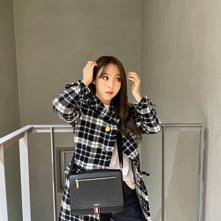 Mamamoo Moonbyul completes fashion on a snowy day