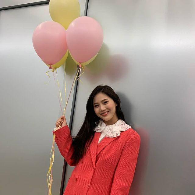 OH MY GIRL Hyojung, a bright smile that melts the cold