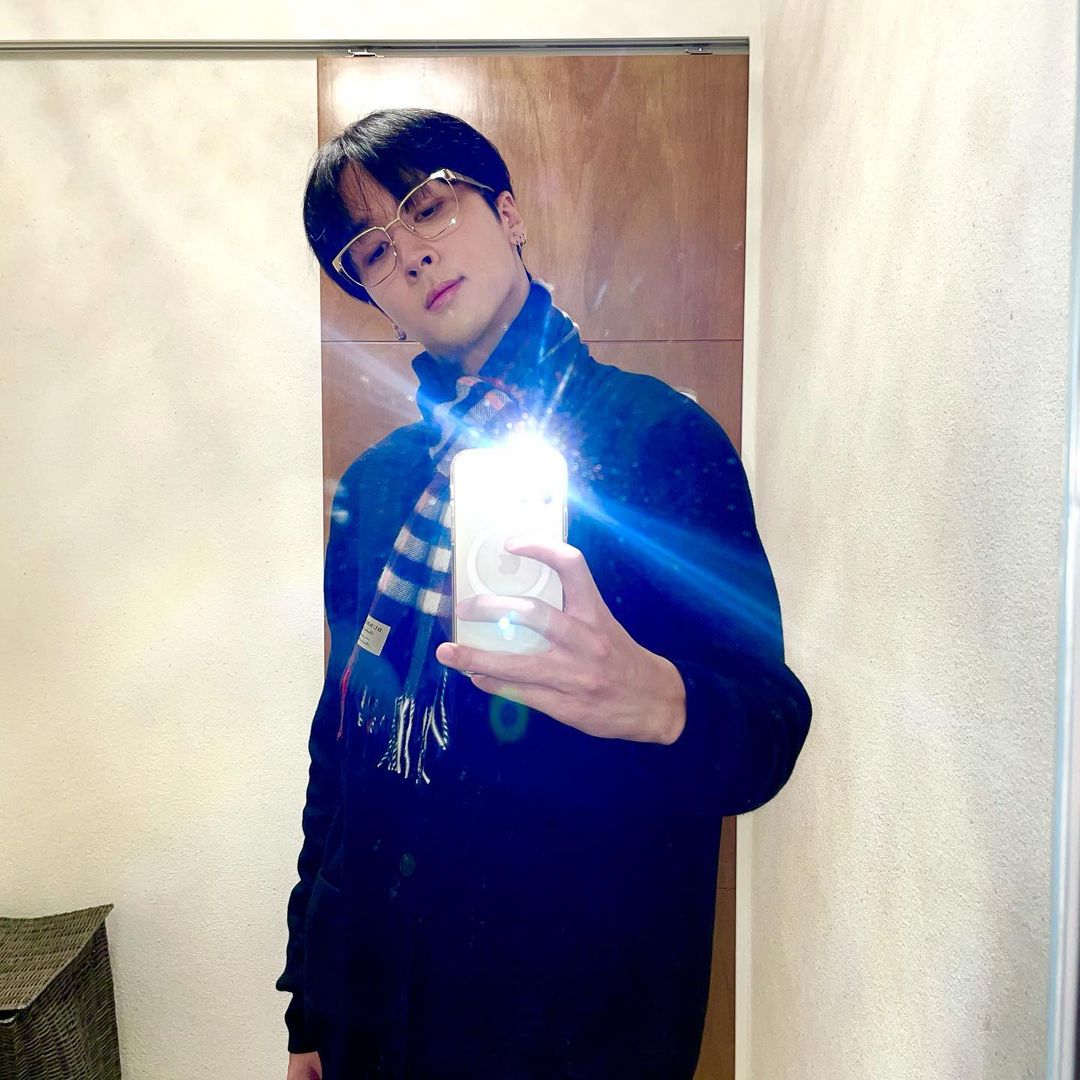 Ravi, Boyfriend Look Completed with Glasses + Shawl “Beware of the Cold”