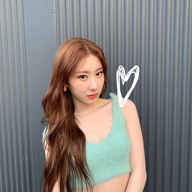LOOK: ITZY Chaeryeong is Mint Fairy in New Photos on Instagram | KpopStarz