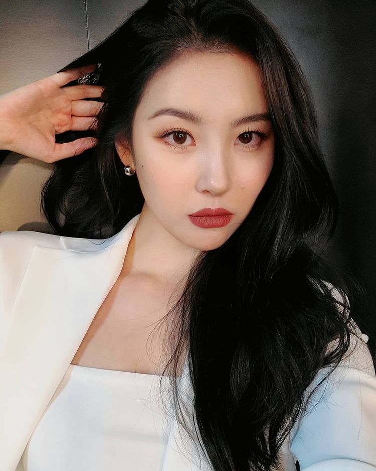 Sunmi, the title song of the new album is 'Tail', Participation in writing and composing all songs