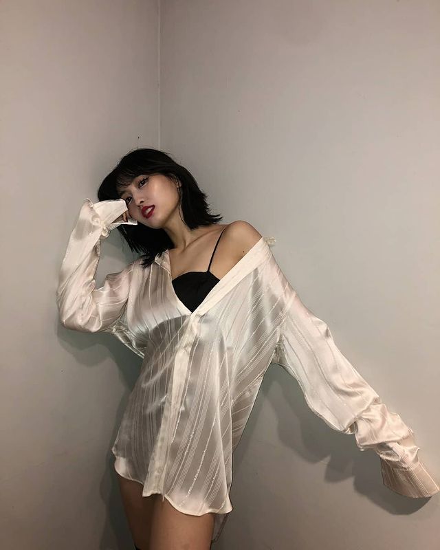 TWICE Momo, was this sexy? Heartbeat in a provocative pose