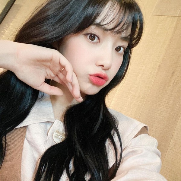 UNI.T Yoonjo Comments on Rumors That Former APRIL Hyunjoo Was Bullied