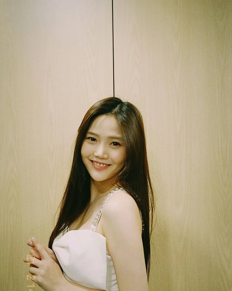 OH MY GIRL Hyojung, lovely fruity charm