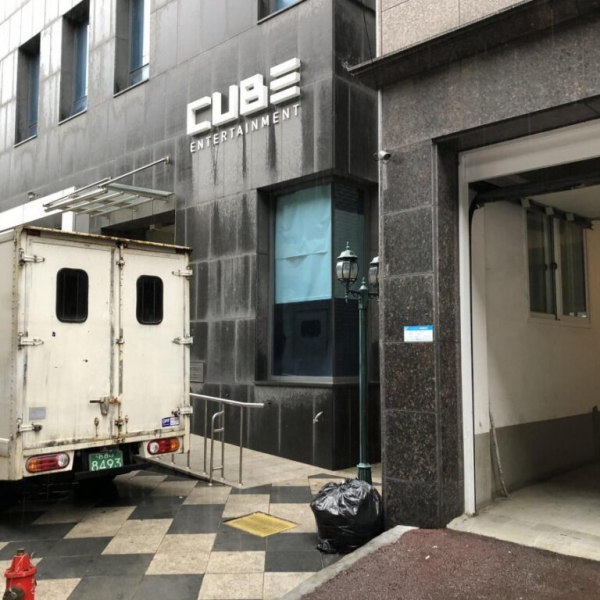 More Wreaths Sent to CUBE Entertainment Demanding (G)I-DLE Soojin’s Withdrawal