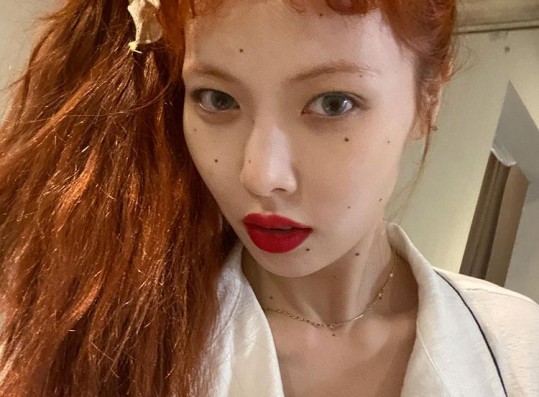 Hyun-a, a hot icon that goes well with dot makeup