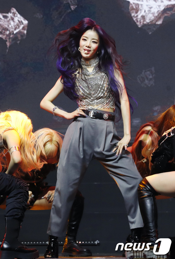 PURPLE KISS, an exciting debut stage