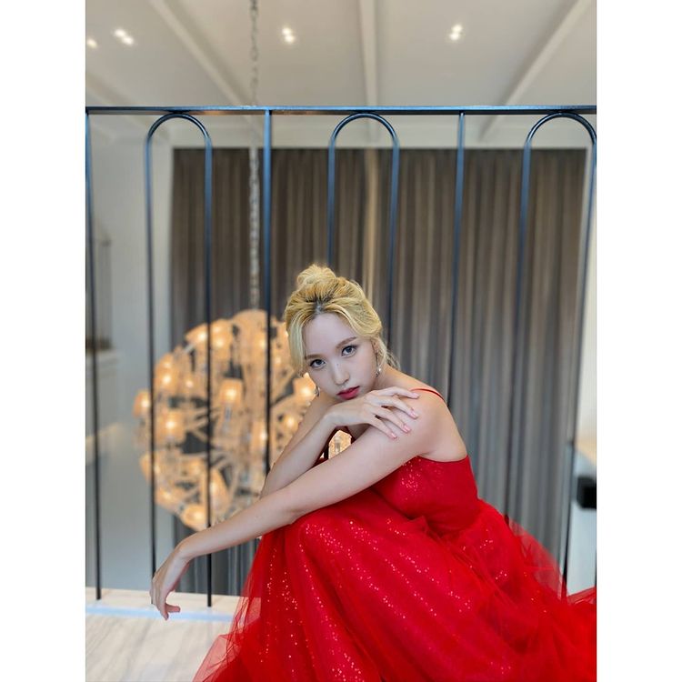 TWICE Mina, intense + elegant red dress