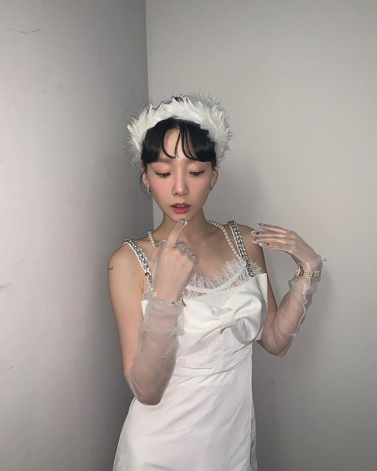 Snsd Taeyeon Is Pretty In White In New Instagram Post Kpopstarz