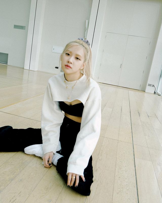 ROSÉ, 'On The Ground' dance performance video released