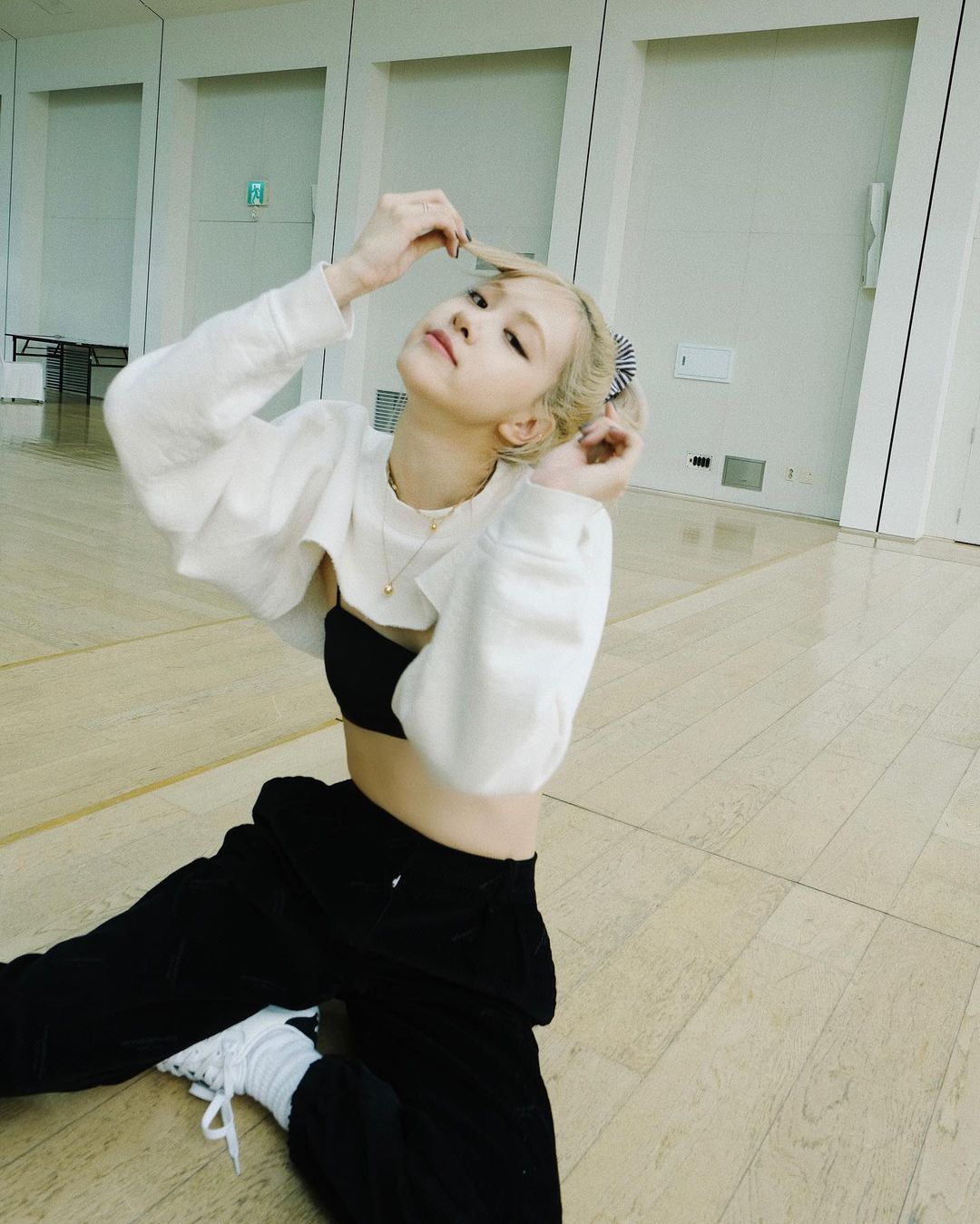 ROSÉ, 'On The Ground' dance performance video released