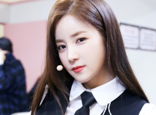 PlayM Entertainment to Sue Childhood Friend of Apink Chorong for Threatening to Expose the Idol with False Information