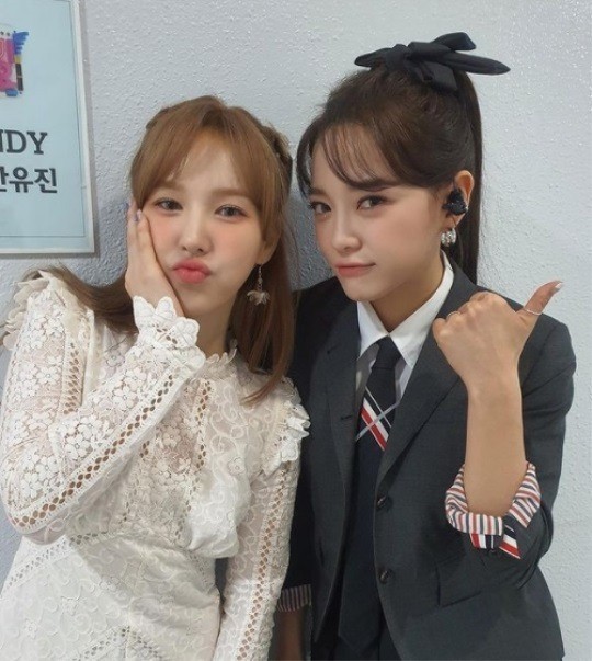 Sejeong X Red Velvet Wendy, this is a flower garden... a pretty girl next to a pretty girl