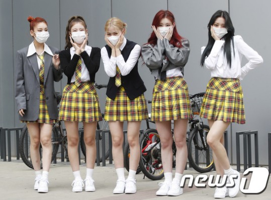 ITZY, the school uniform goddess is me