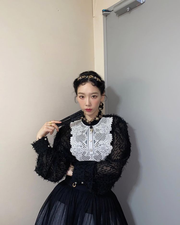 Girls' Generation Taeyeon, serious about the concept... Medieval Princess Visual