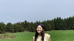 OH MY GIRL Hyojung, a fairy on the green grassland 