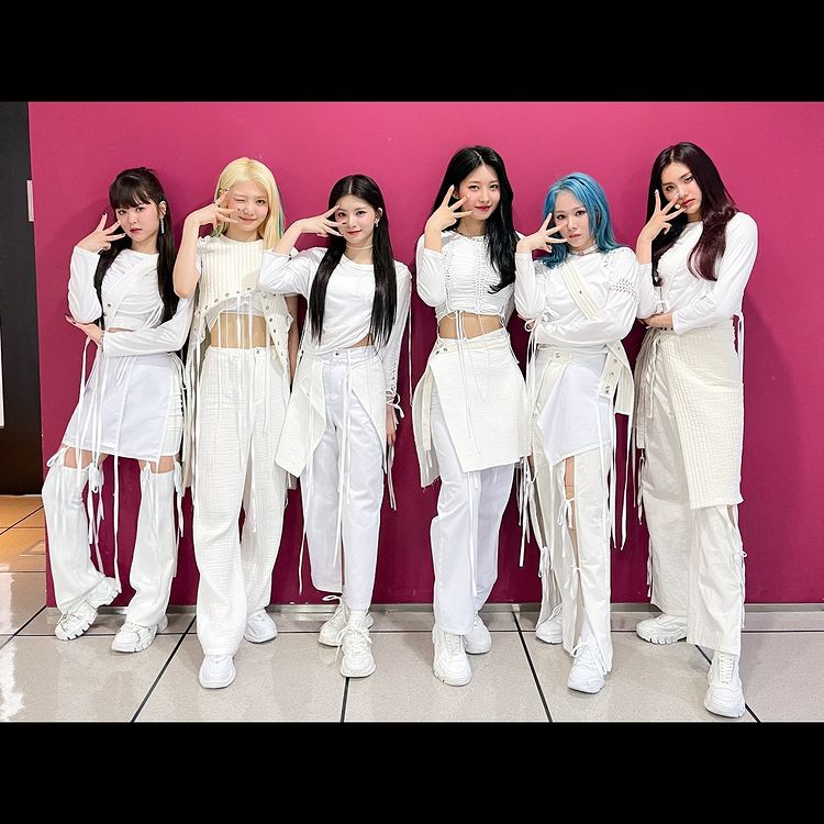 EVERGLOW, new song 'FIRST' took first place on music channels → MV surpassed 50 million