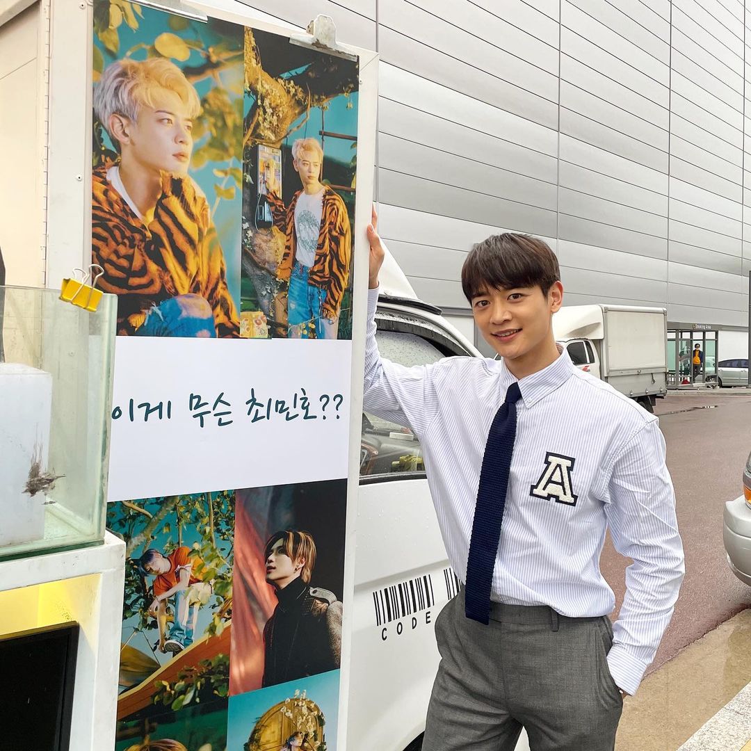 SHINee Min-ho, happy with the coffee truck gifted by Tae-min, who is serving in the military