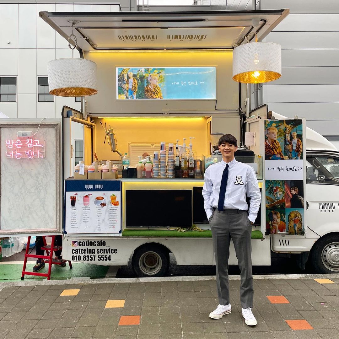 SHINee Min-ho, happy with the coffee truck gifted by Tae-min, who is serving in the military