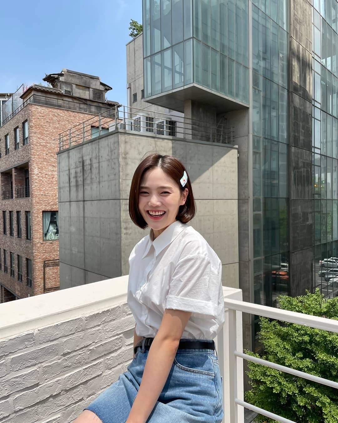 OH MY GIRL Hyojung, lovely short-haired goddess.. Her beauty is as clear as the weather