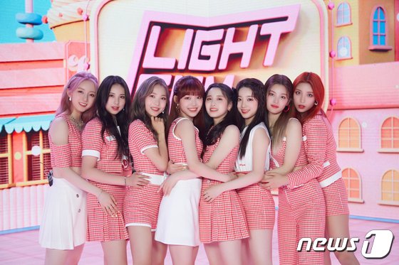 'Debut' LIGHTSUM "The moment We've been dreaming of… Thank you so much to the members"