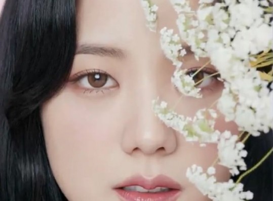 Jisoo has bloomed