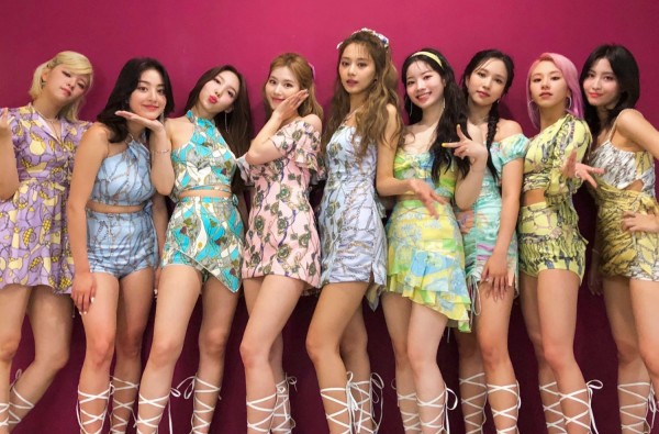 Twice Becomes The First Female K Pop Act To Attain This Billboard 0 Milestone With Taste Of Love Kpophit Kpop Hit
