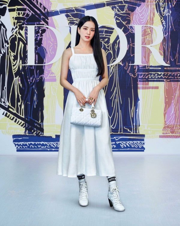 BLACKPINK Jisoo Selected as One of the Best-Dressed Stars by Vogue ...