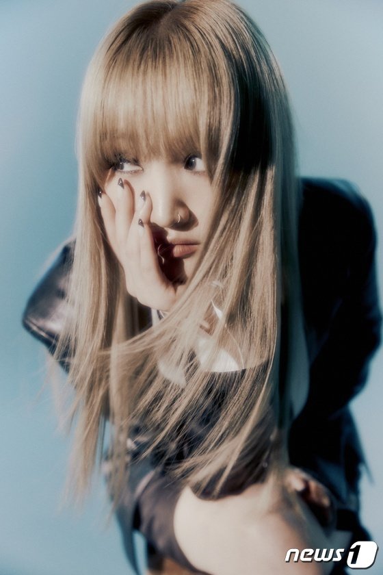 SOLE, as a fashionista… New single 'Why' profile picture