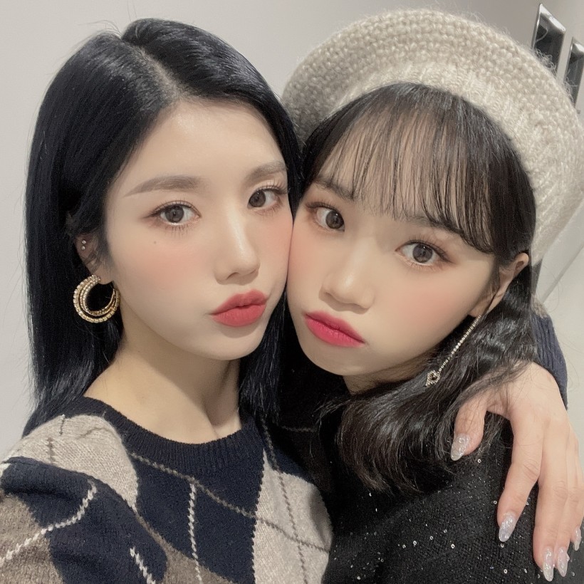 IZ*ONE Eunbi and Chaewon