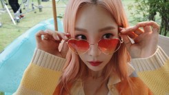 Taeyeon, heart sunglasses.. Super cool fairy visual