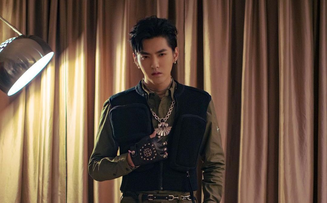 Kris Wu in a short suit jacket for his - Star Dramachaser