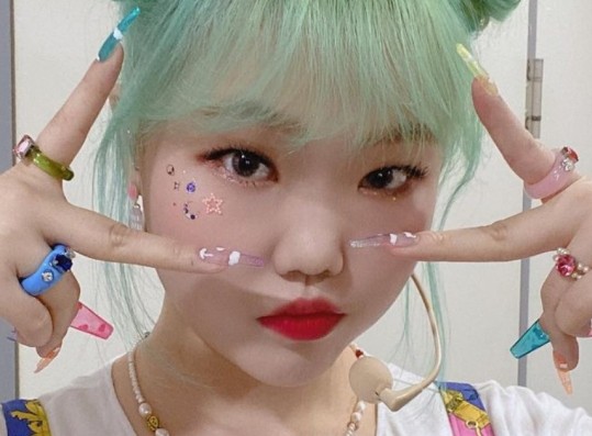 AKMU Lee Suhyun Responds to Hate Comment Concerning Her Visuals on Instagram Story