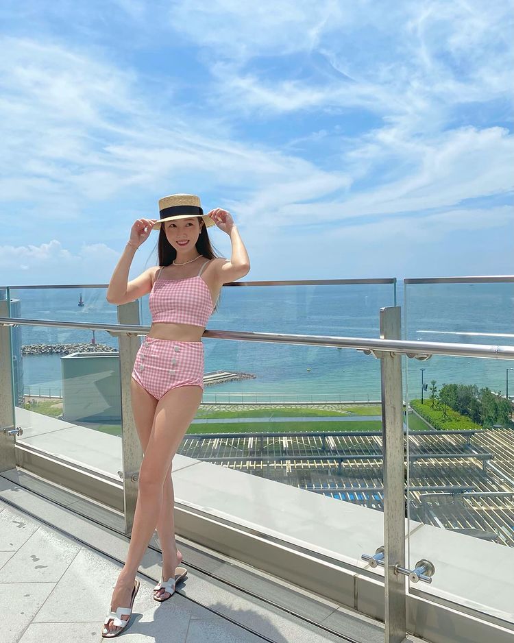 Jessica Jung transforms into a sexy little mermaid in a pink swimsuit