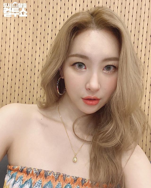 Sunmi greets fans with so much pleasure