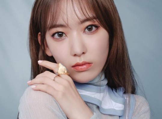 Former IZ*ONE Member Sakura Reportedly Signs Exclusive Contract With HYBE Labels