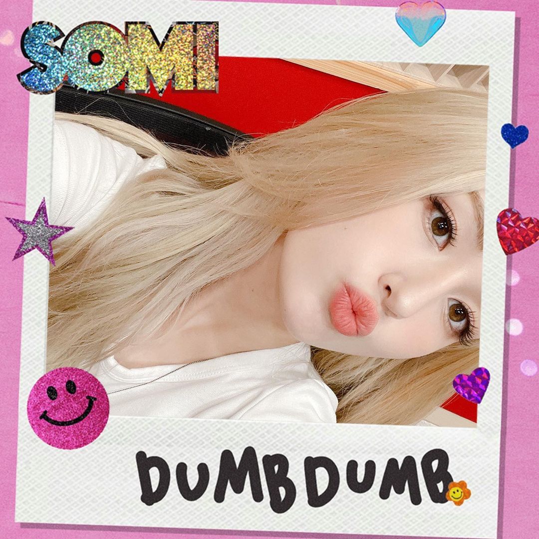 Jeon So-mi Did Aegyo Selfie a Living Doll
