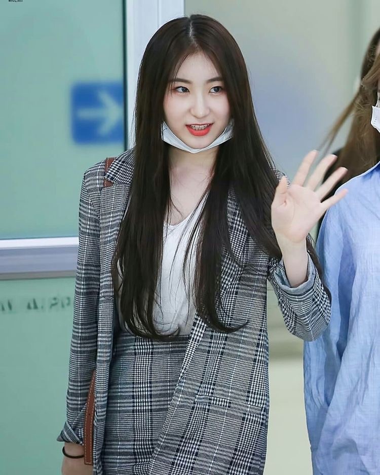 From 'SIXTEEN' to 'Strong Woman Fighter': Media Outlet Highlights Chaeyeon's Struggles to Become K-pop's 'Lee Chaeyeon'