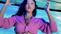 Mamamoo Hwasa, copper-colored skin + Coke bottle body… unique sexy beauty