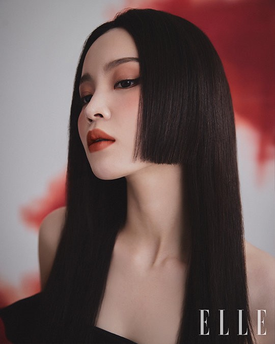 Lee Hi, red lipstick~