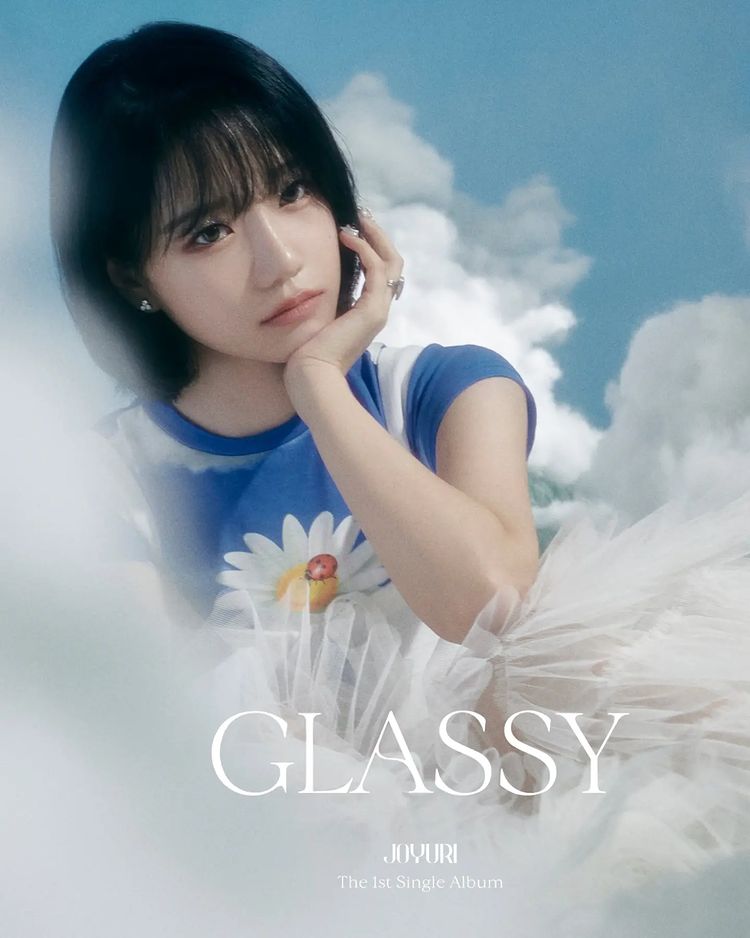 Jo Yu-ri from IZ*ONE, transformed into a short haircut… Shining visuals in 'GLASSY'