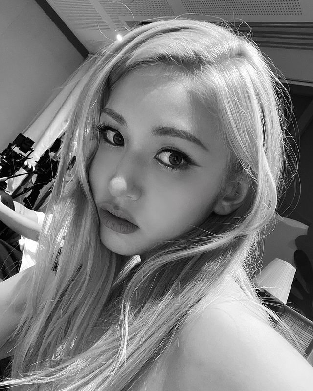 Jeon So-mi, blonde + distinct features + long eyelashes.. doll visual