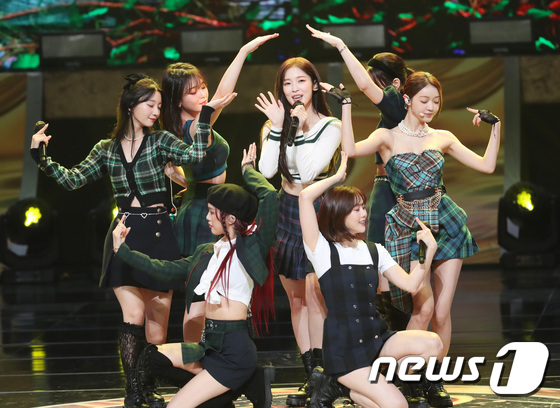 OH MY GIRL, the dazzling stage of fairies