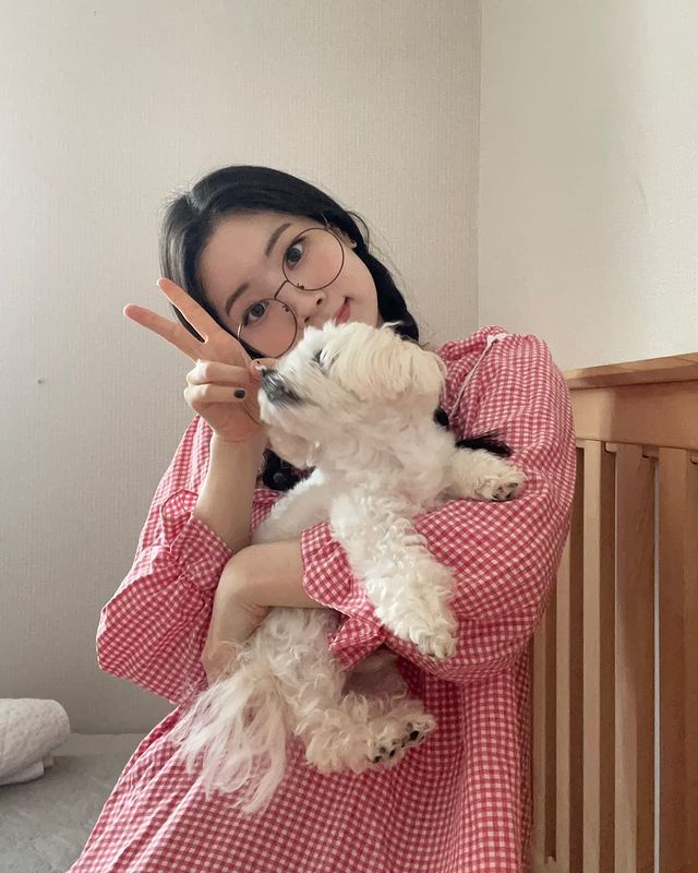 TWICE Dahyun, do dogs imitate winks?… amazing two-shot