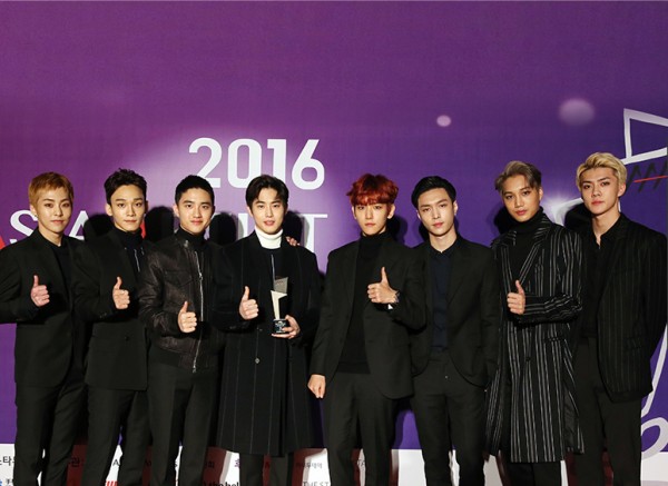 EXO at 2016 Asia Artist Awards