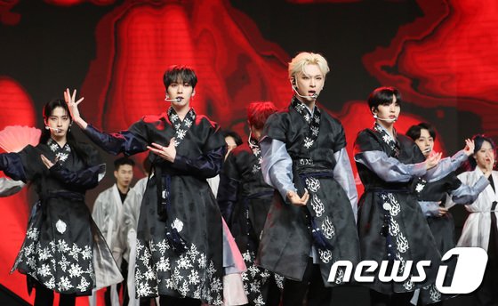 'Comeback' ONEUS "Incorporating Korean aesthetic and oriental colors in 'Moon下 Beauty: LUNA'"