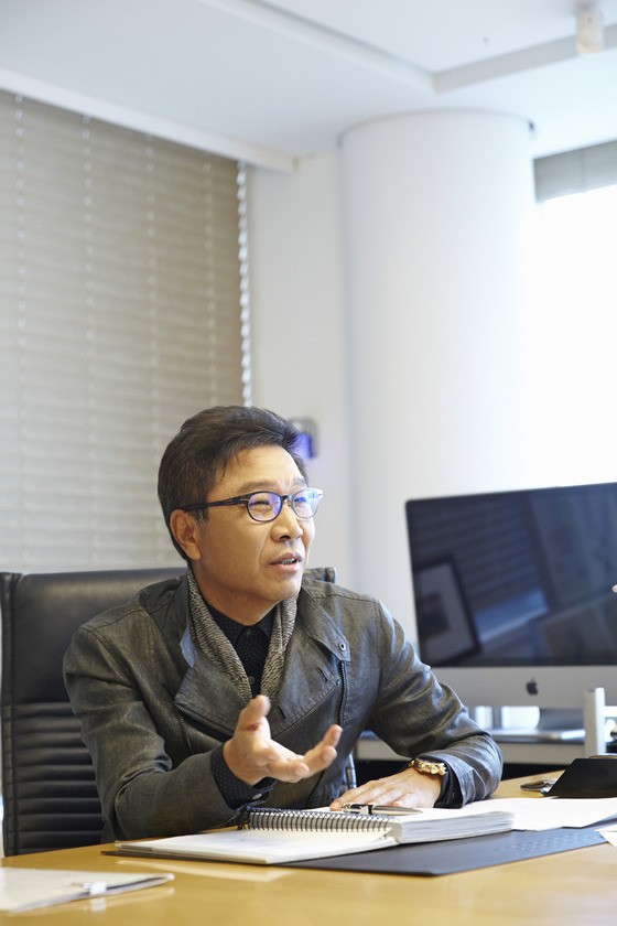 Lee Soo Man Explains Concept of CAWMAN and 'Pink Blood' + Introduces NFTs Role in K-pop