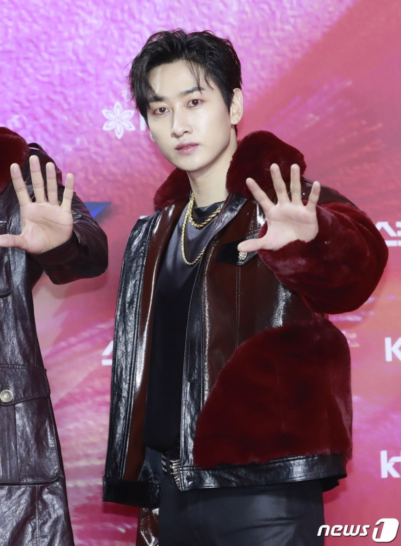Super Junior Eunhyuk's Response to a 14-Year Fan Draws Mixed Reactions, ELFs Defend Male Idol