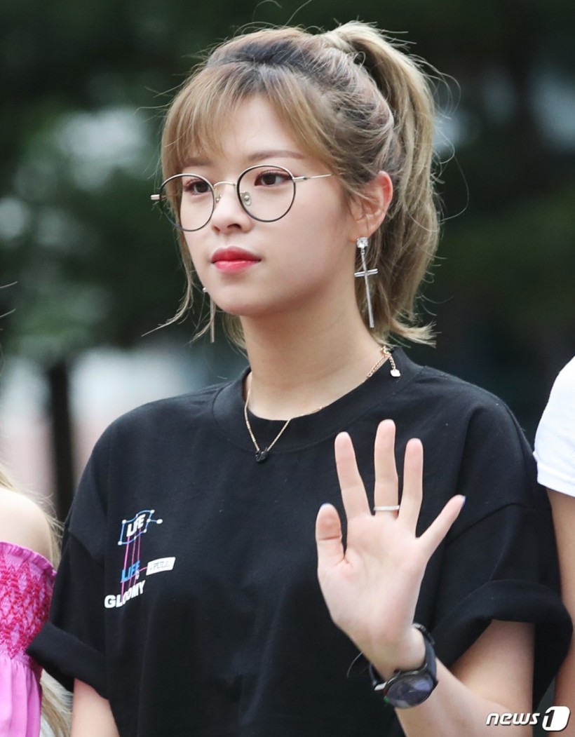 OT9 Stage for 'Scientist'? TWICE Jeongyeon Hints at Return to Activities + to Appear in 'Seulgi.Zip'